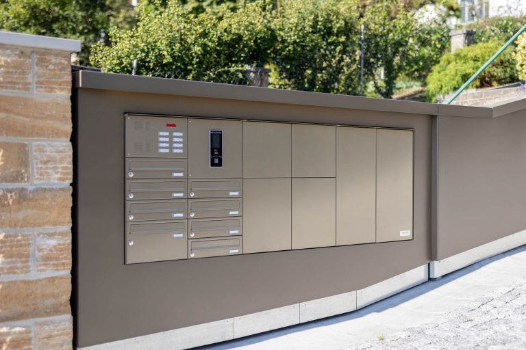 Paket- und Briefkastenanlage