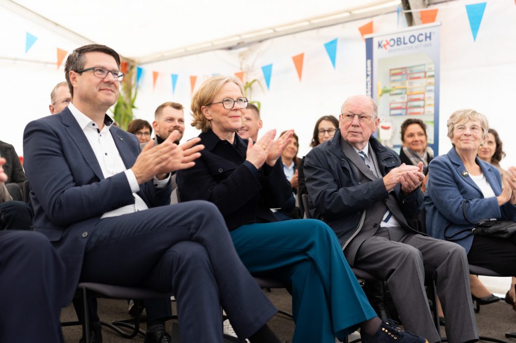 Döbelner Oberbürgermeister Sven Liebhauser und Staatsministerin Regina Kraushaar bei der Feierstunde