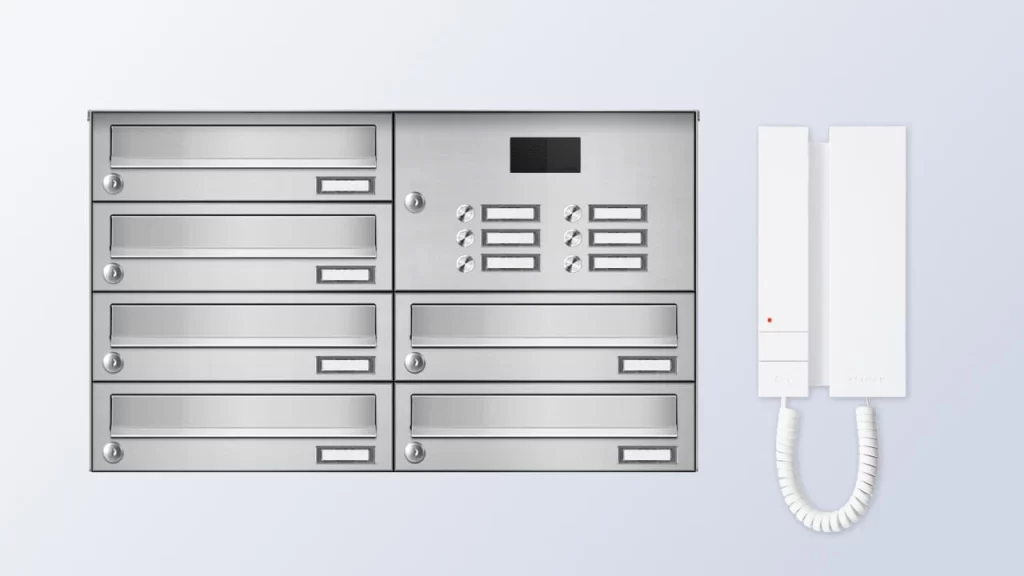 Edelstahl Briefkastenanlage mit Klingeltaster und Audio-Gegensprechanlage