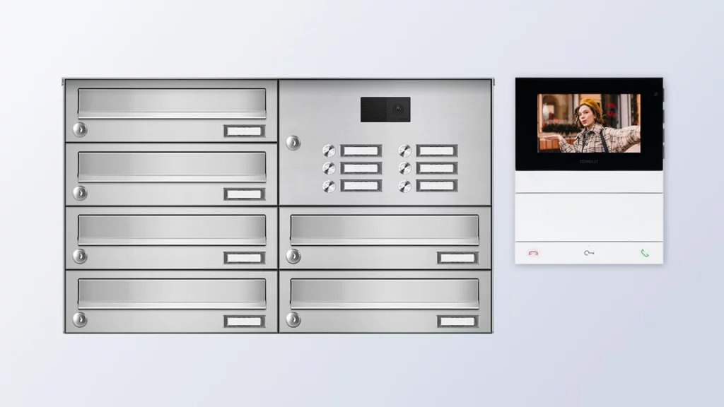 Edelstahl Briefkastenanlage mit Klingeltaster und Video-Gegensprechanlage
